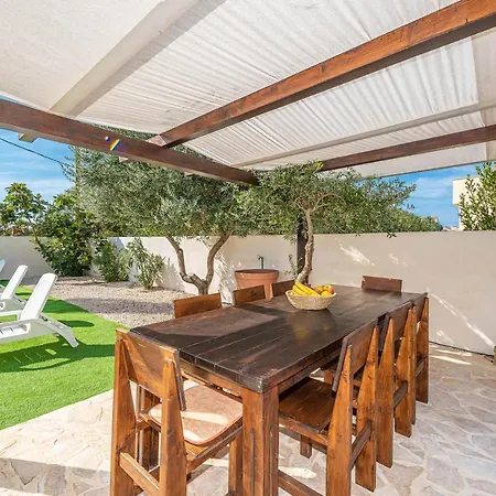 Lari Апартаменты *