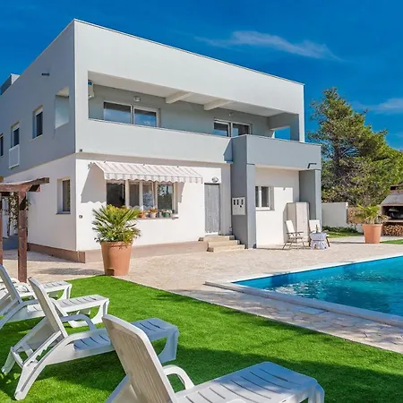 Lari Privlaka (Zadar)