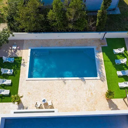 Lari Privlaka (Zadar)