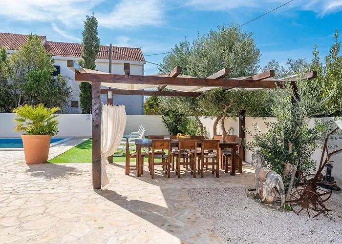 Lari Privlaka (Zadar)