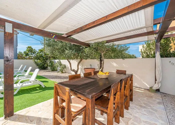 Lari Апартаменты *