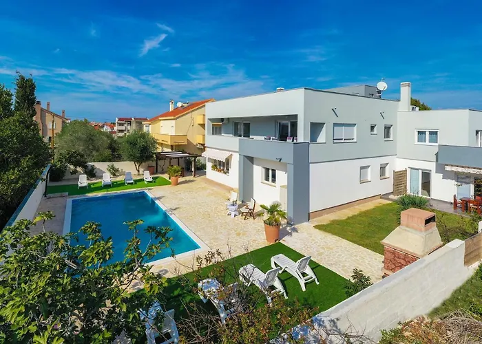 Lari Апартаменты *