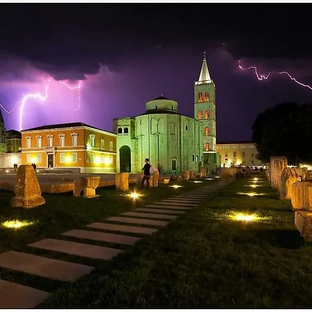 Lari Privlaka (Zadar)