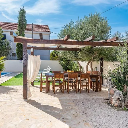 Lari Privlaka (Zadar)