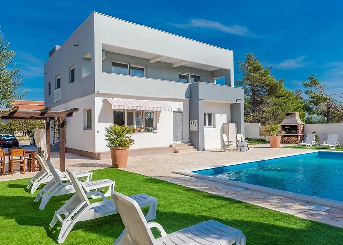 Lari Privlaka (Zadar)