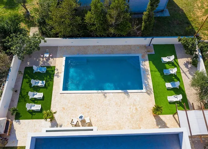 Lari Privlaka (Zadar)